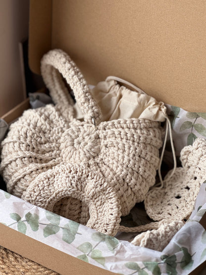 Gift box-seashell bag, crocheted collar, hair elastic-bracelet