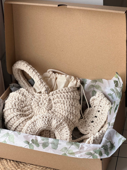 Gift box-seashell bag, crocheted collar, hair elastic-bracelet